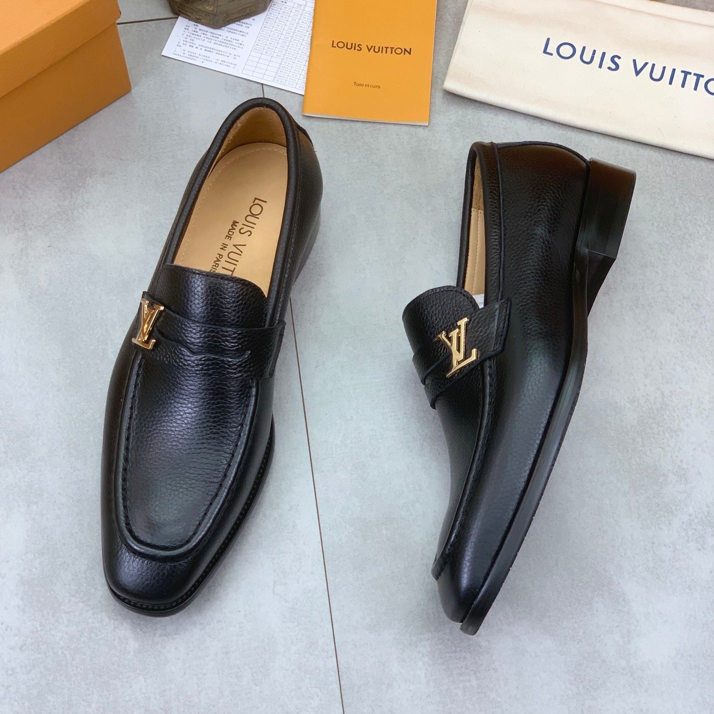 Calfskin leather shoes 1824070301