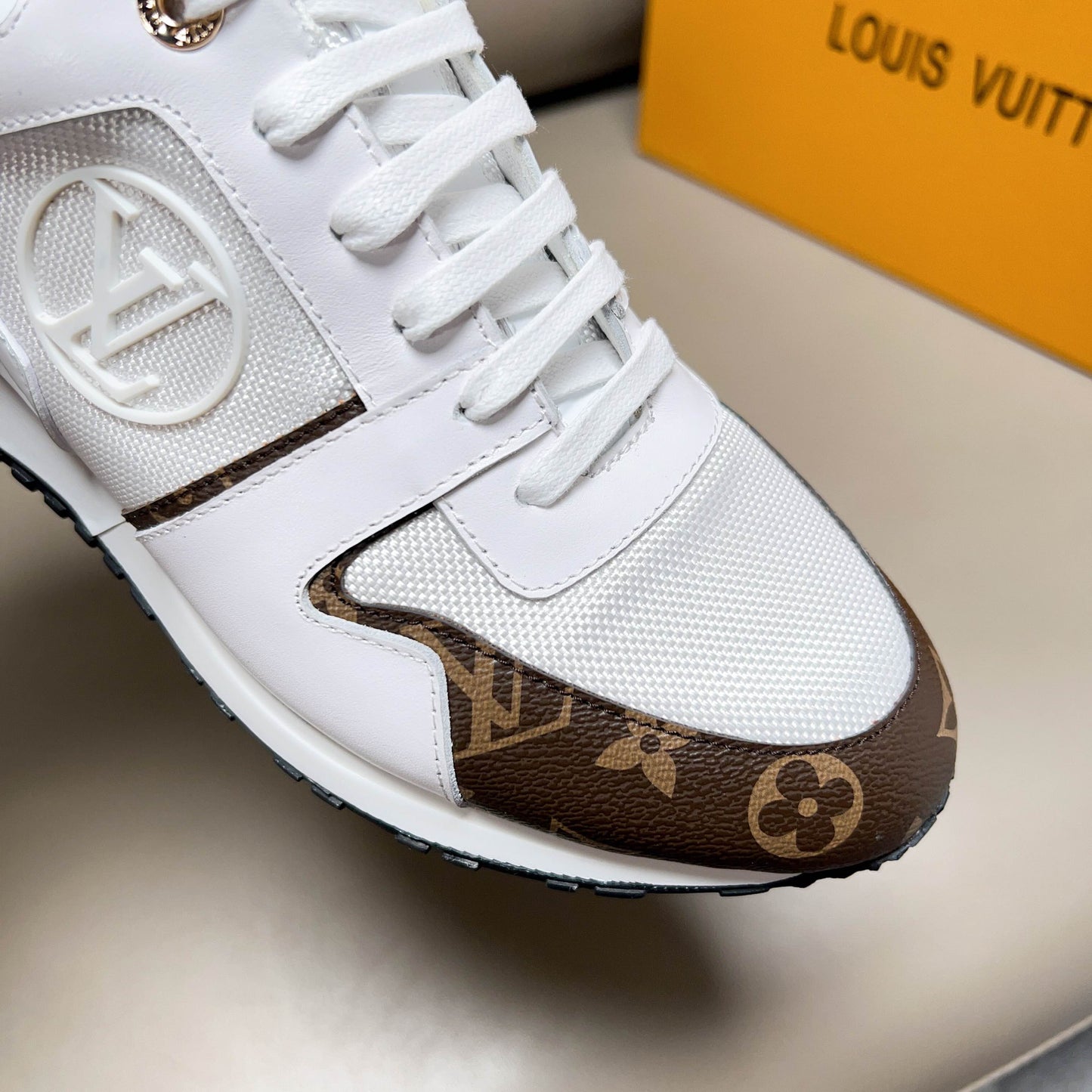 LV sneaker 1825052221