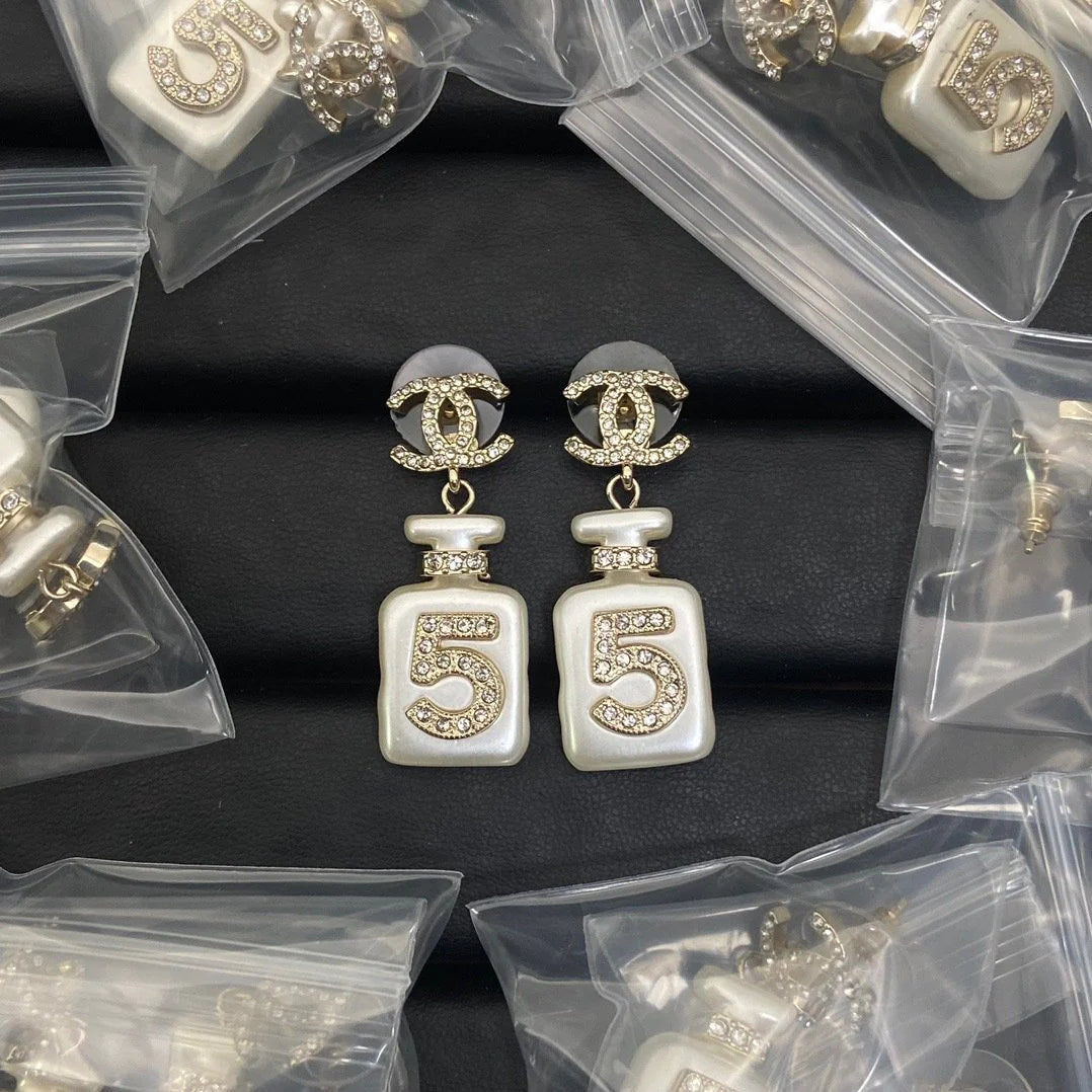 New Enamel Earrings With Heart-shaped Earrings 1024010312