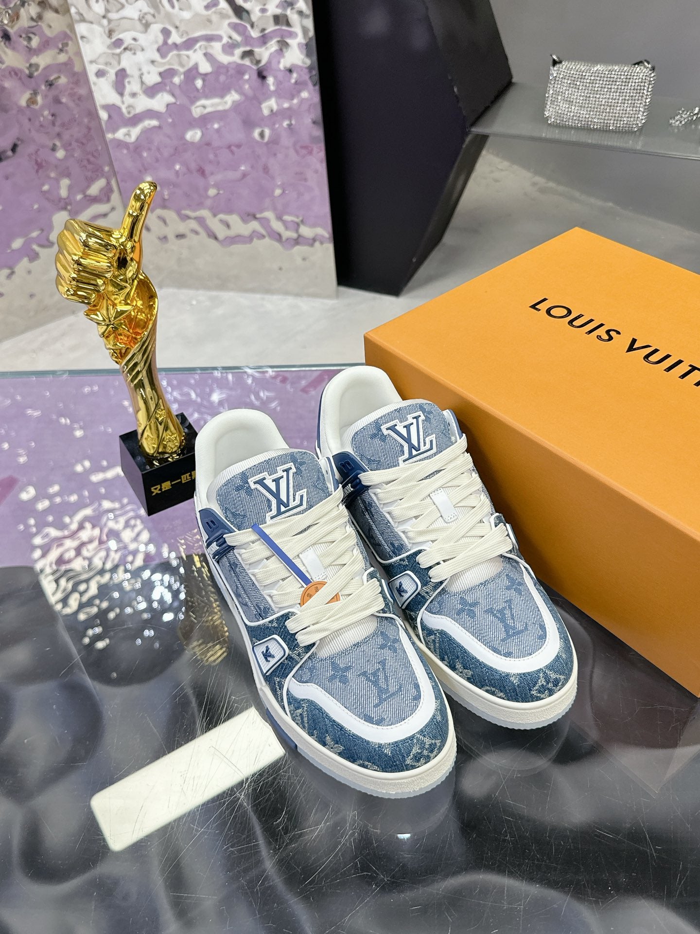 LV Trainer Sneaker 1824120915