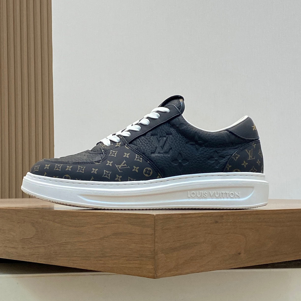 LV Sneaker 1825052109