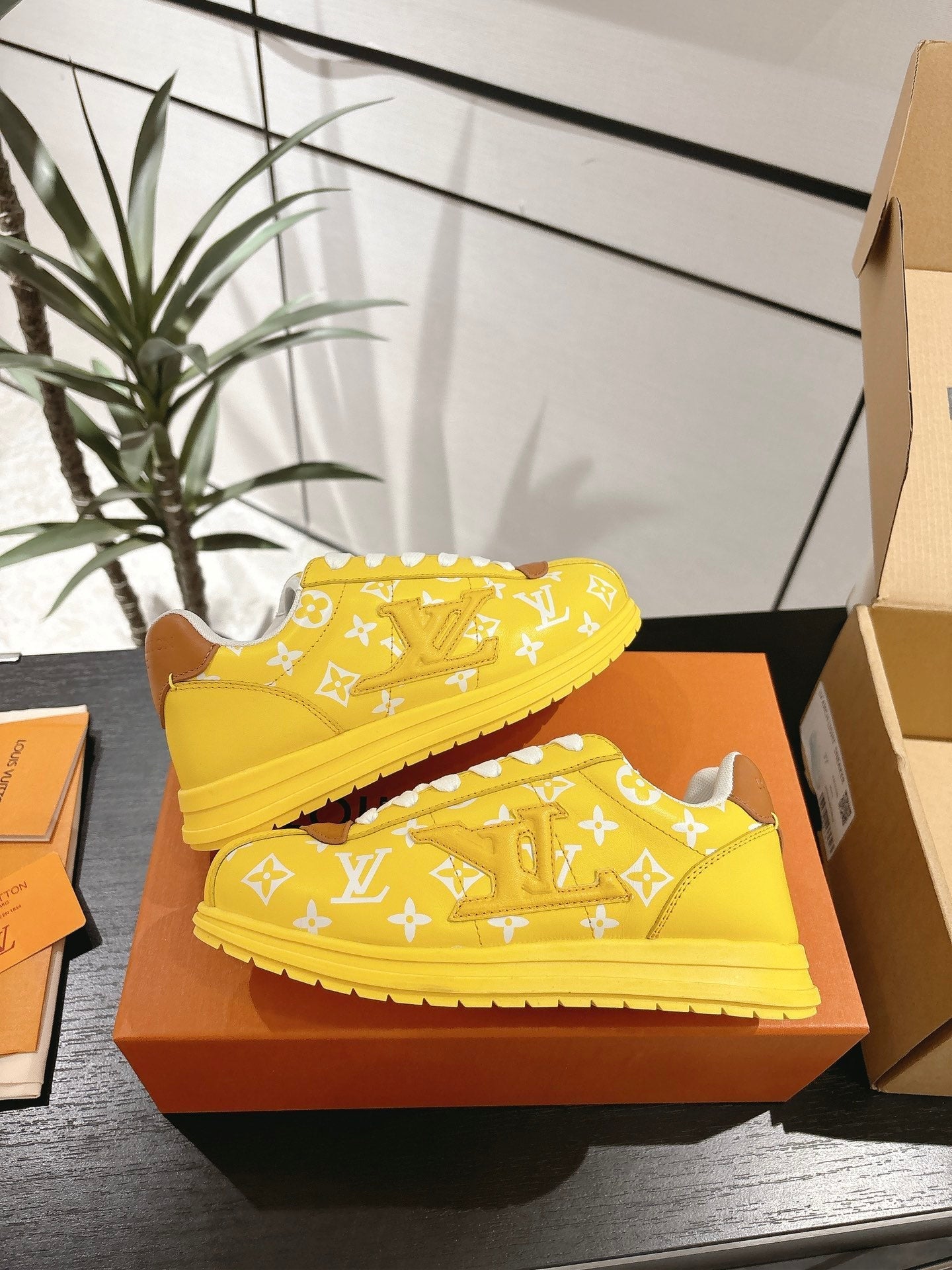 LV Sneaker 1825060605