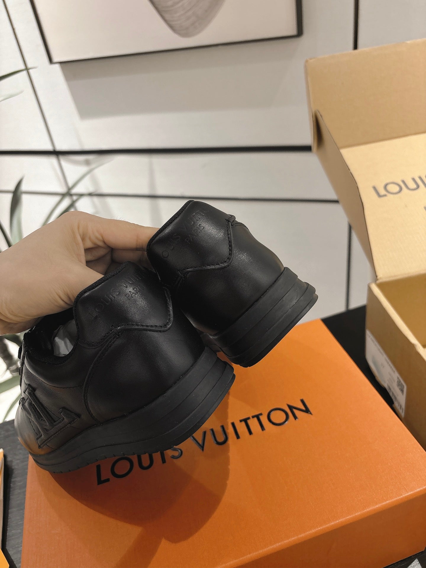 LV Sneaker 1825060605