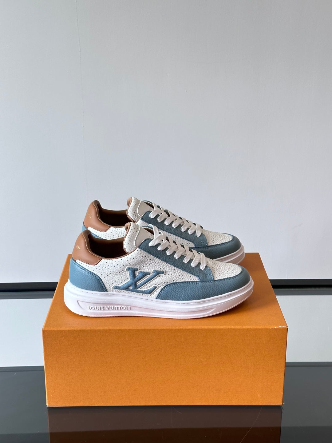 LV  Beverly Hills Breathable Sneaker 1825052107