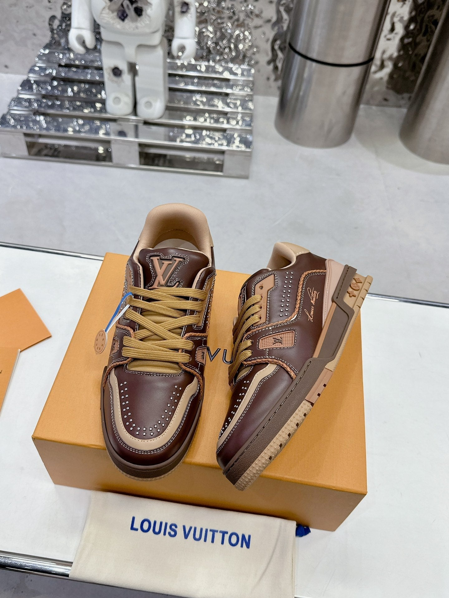 LV Trainer Sneaker 1825041702