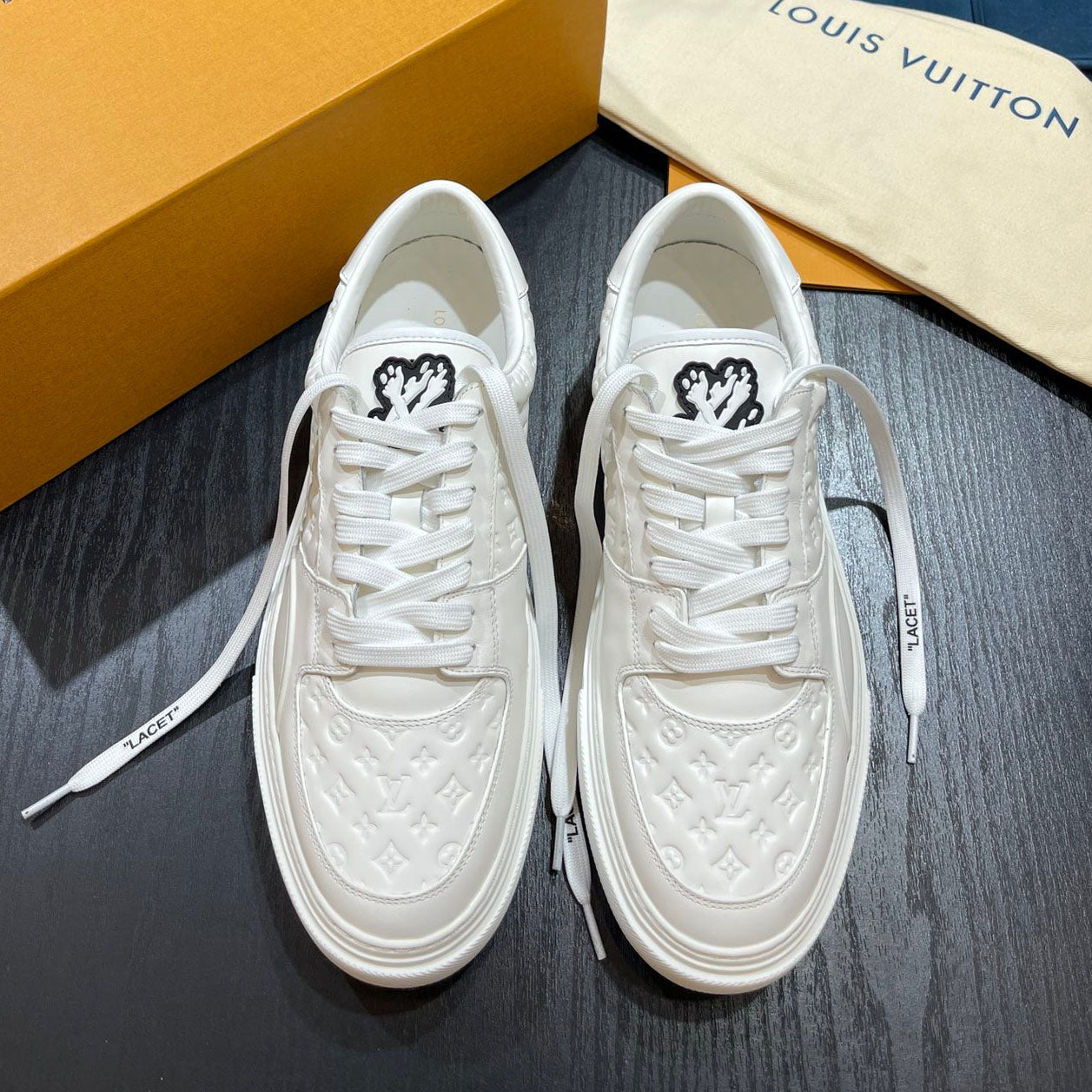 LV Embossed sneaker 1825052110
