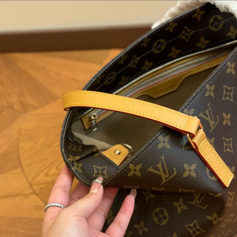 L New Large Capacity Shoulder Bag XC24092316