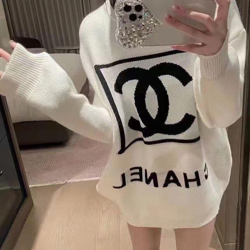 Black And White Contrast Color Letters Jacquard Temperament Loose Long Sweater 10240301YF11