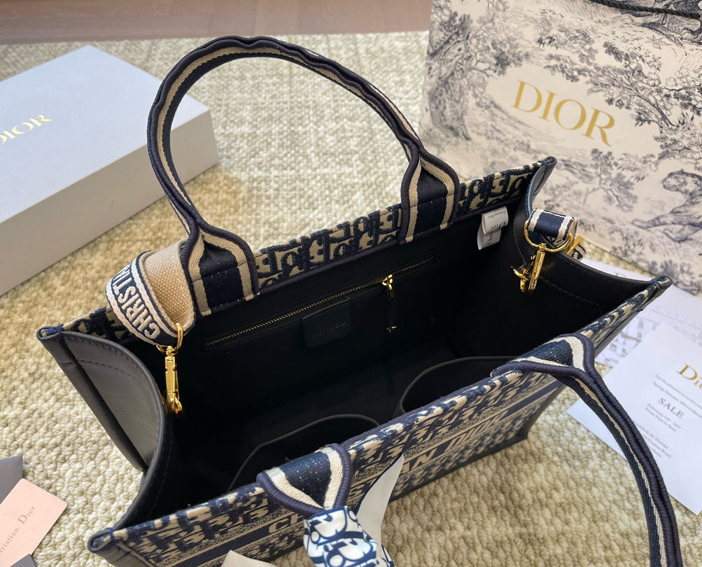 D book tote bag 1824082609