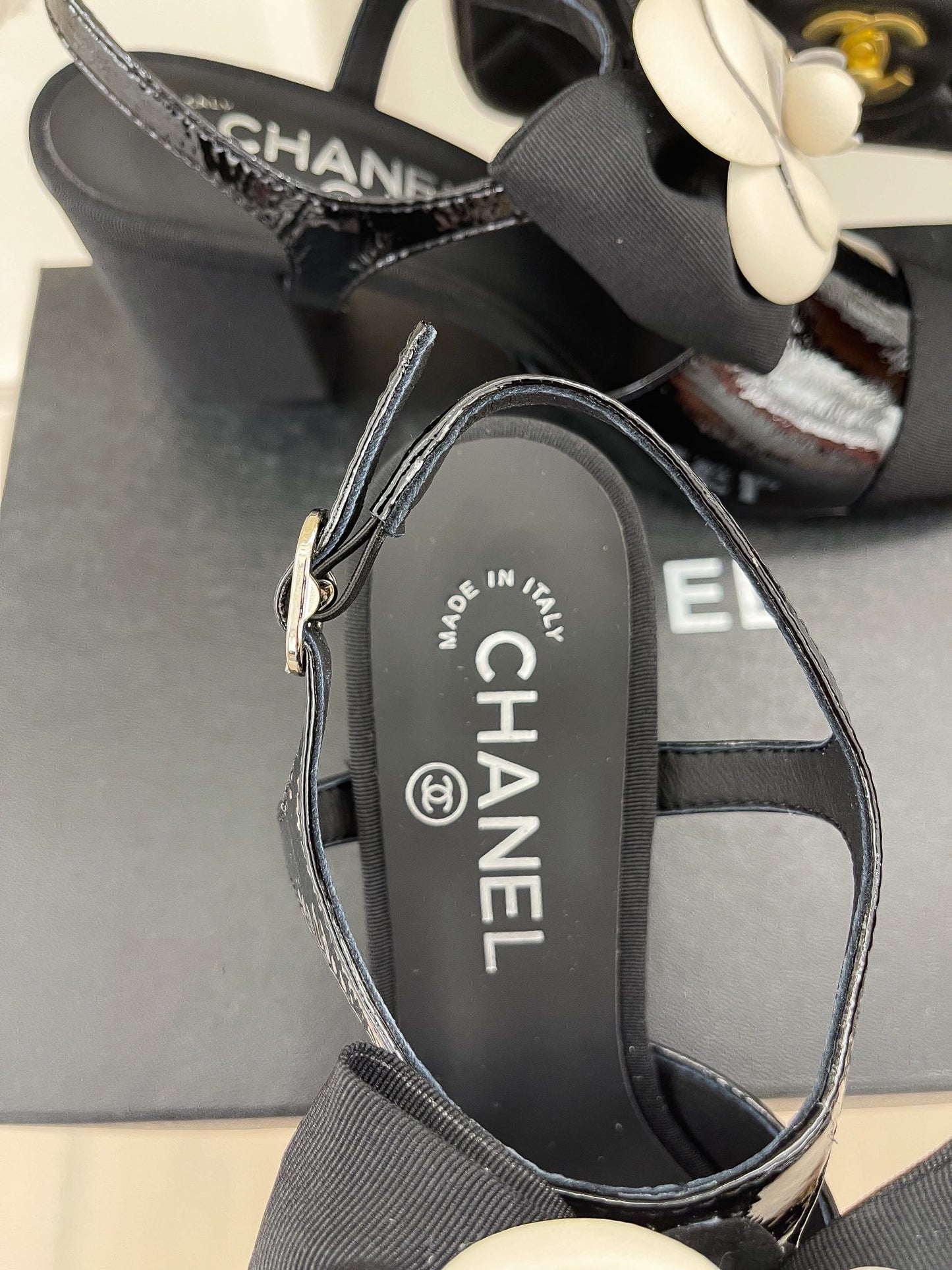 Fashion Versatile Camellia Thick Heels High Heels 1023120404