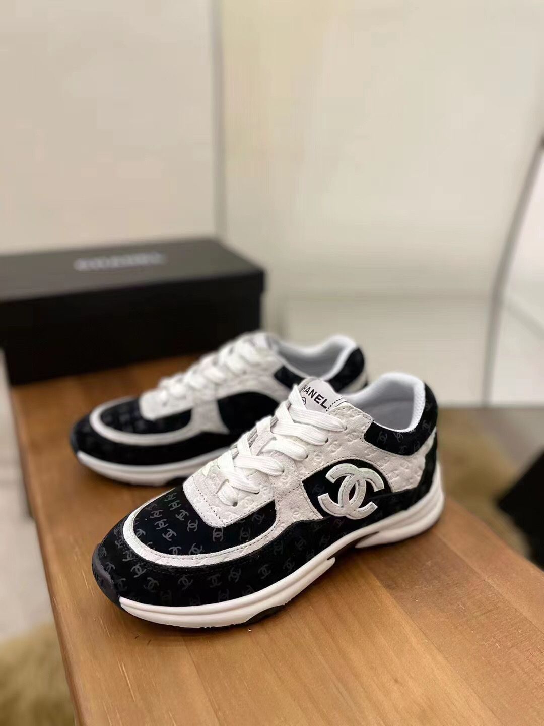 Black And White Panda Embossed Sneakers 0123121301