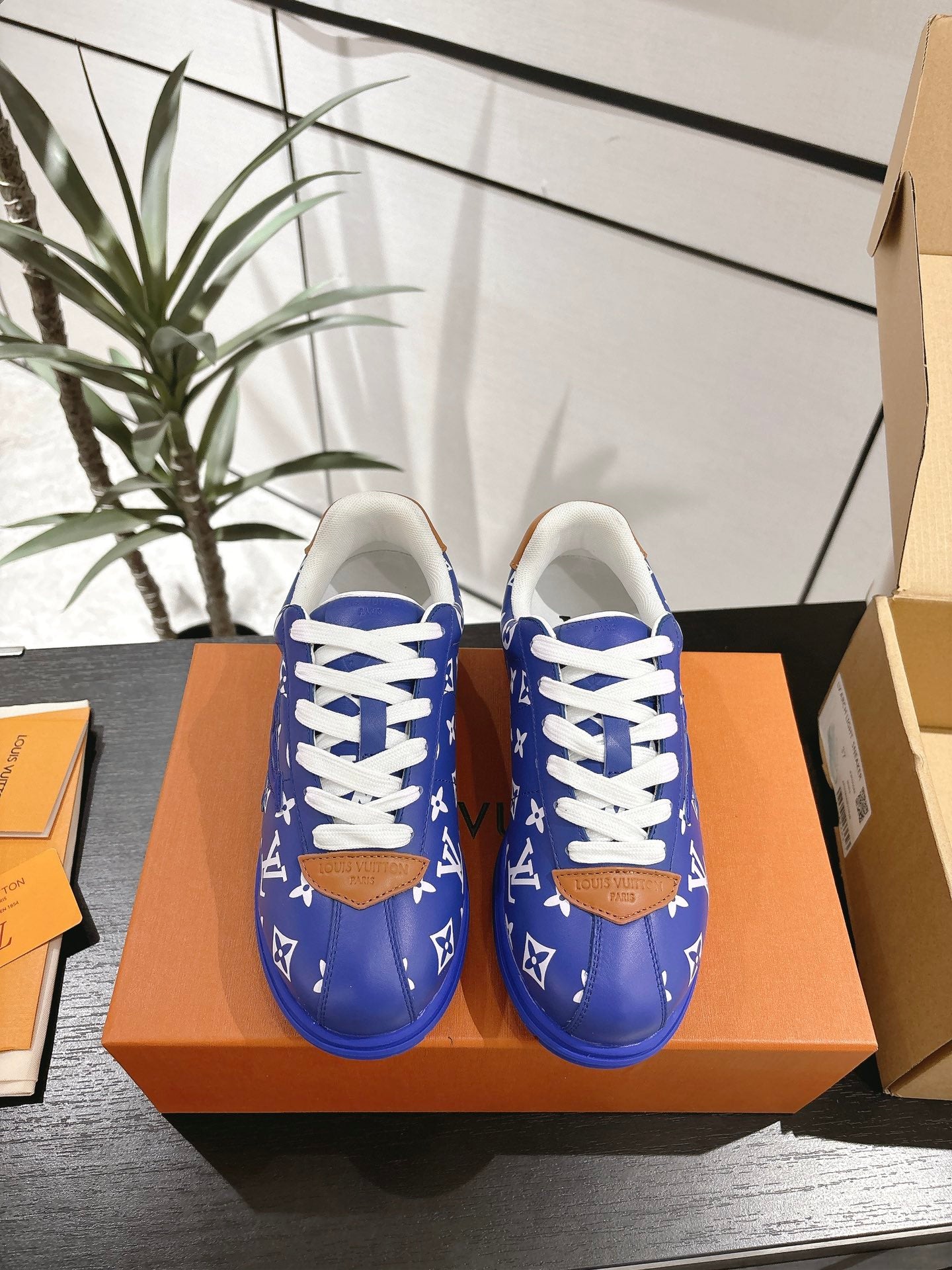 LV Sneaker 1825060605