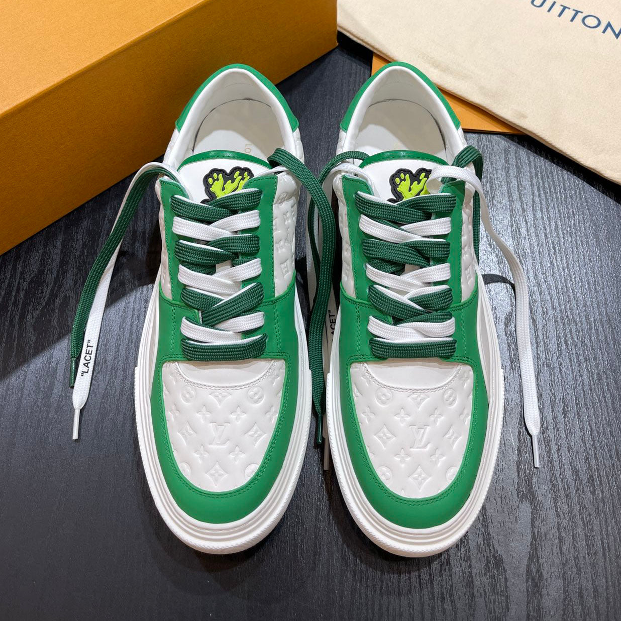 LV Embossed sneaker 1825052110