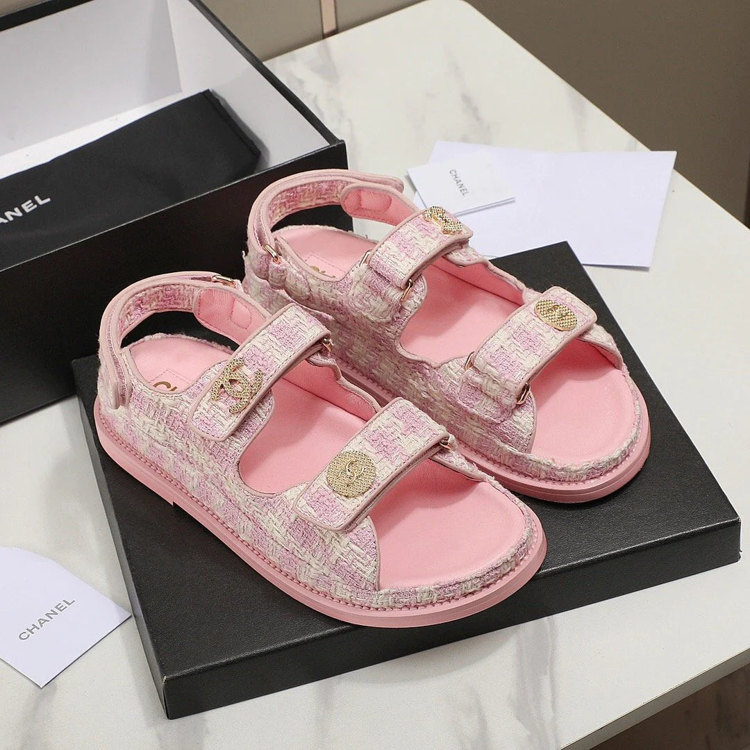 New fashionable and versatile sandals 1024022313