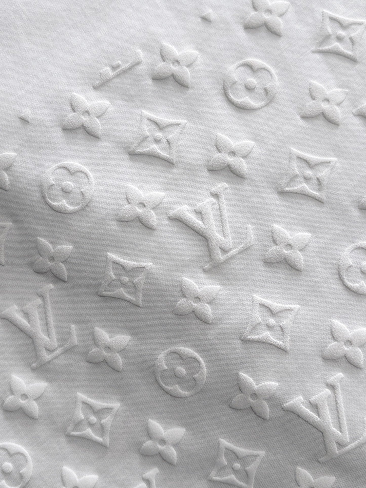 LV T-shirt with lettering on the hem 1825042503