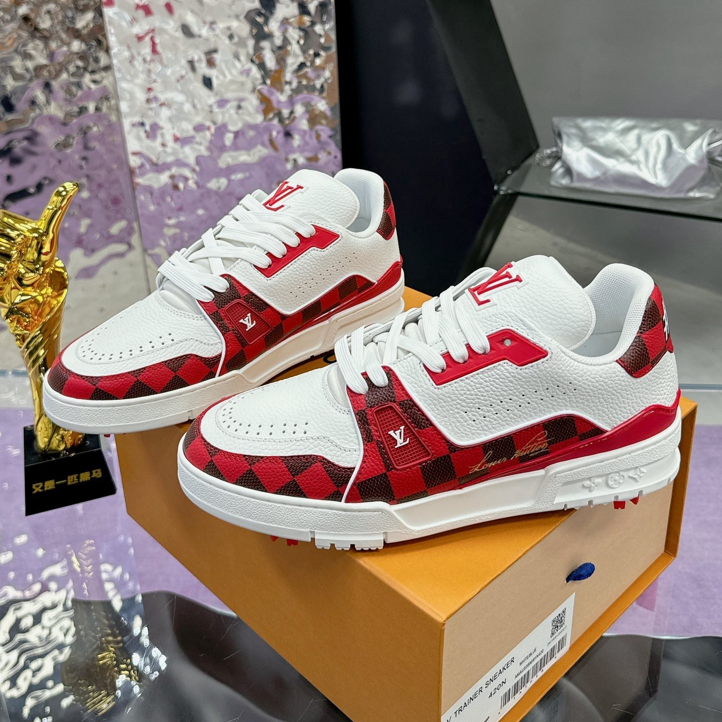 LV Trainer Sneaker 1824120916