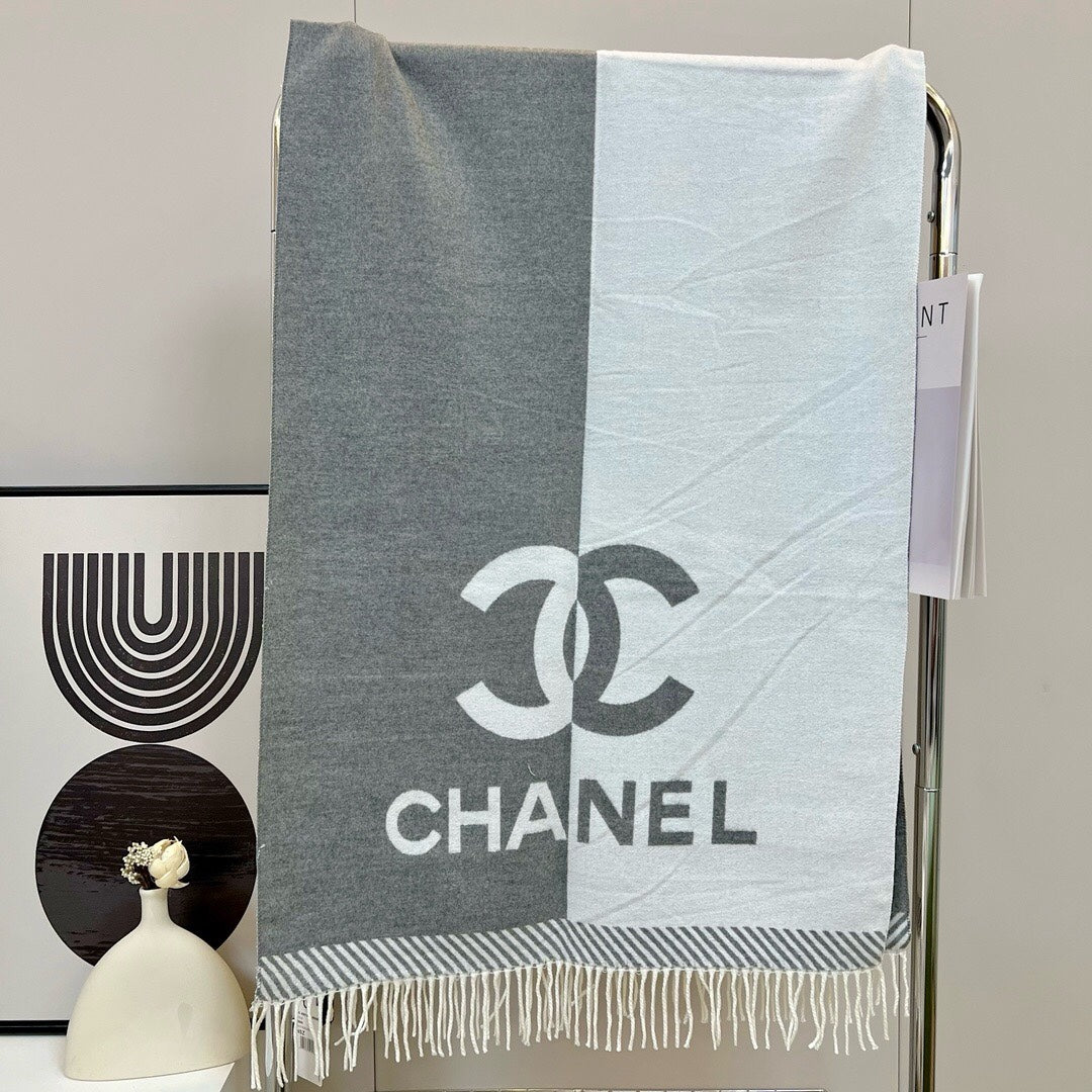 Cashmere scarf with two-tone letter logo design  24120202