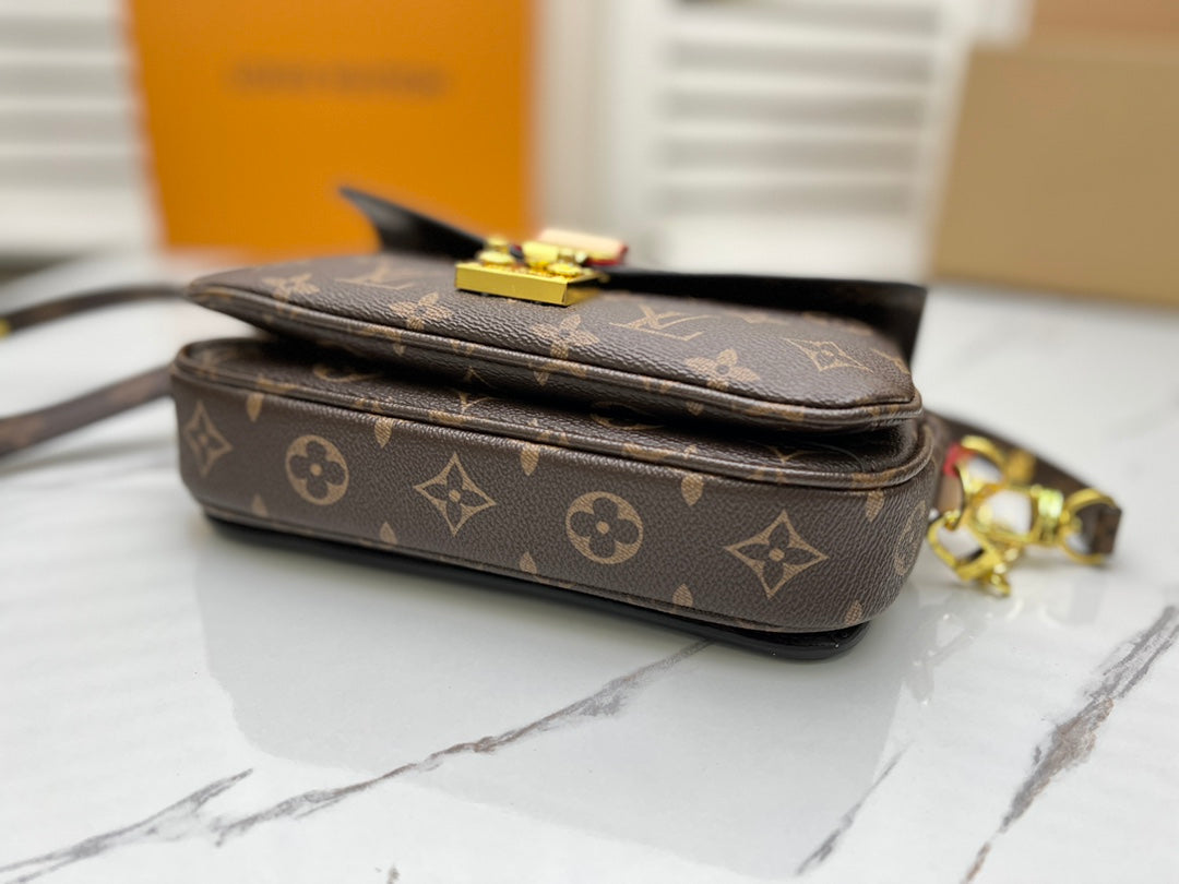 East West Métis messenger bag