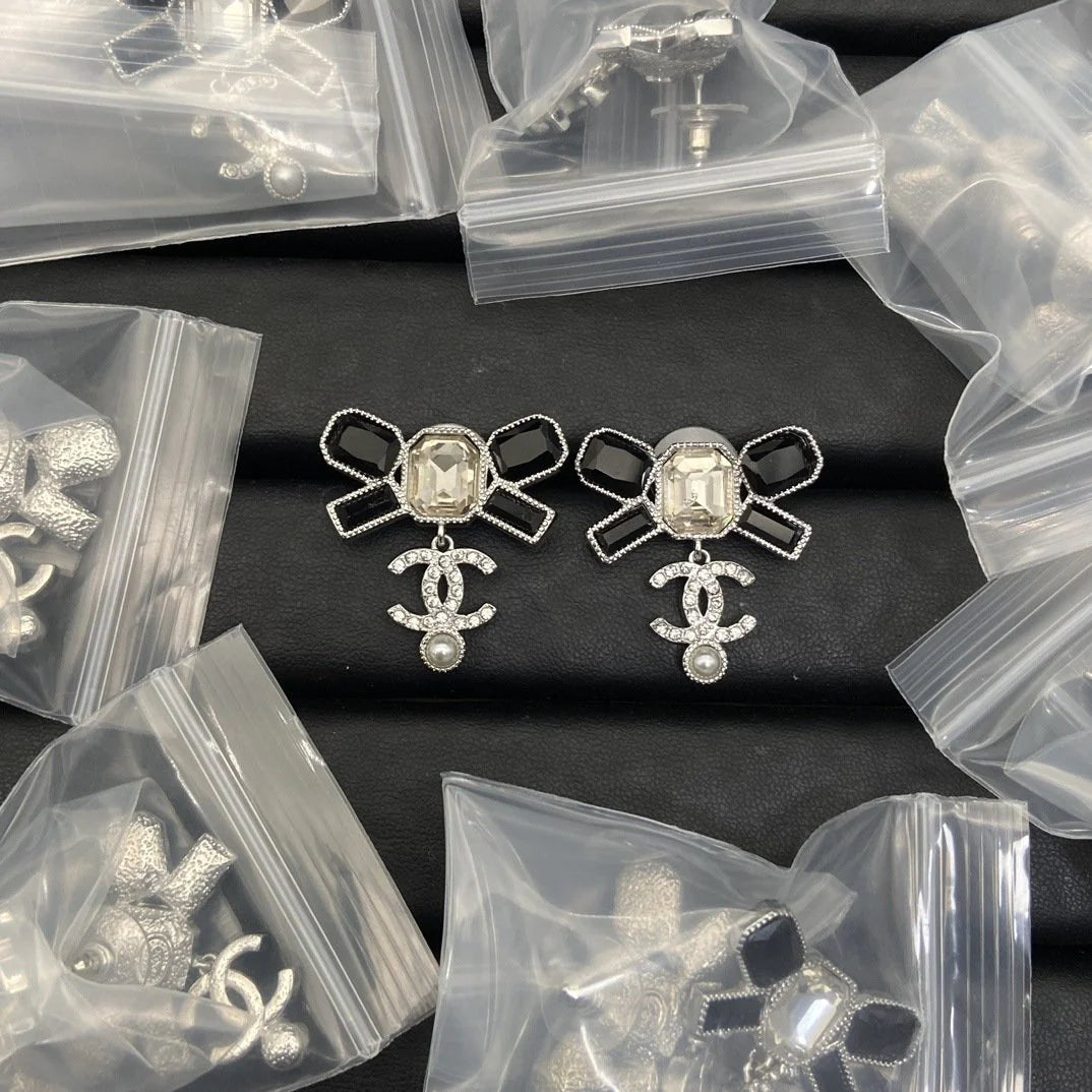 New Enamel Earrings With Heart-shaped Earrings 1024010312