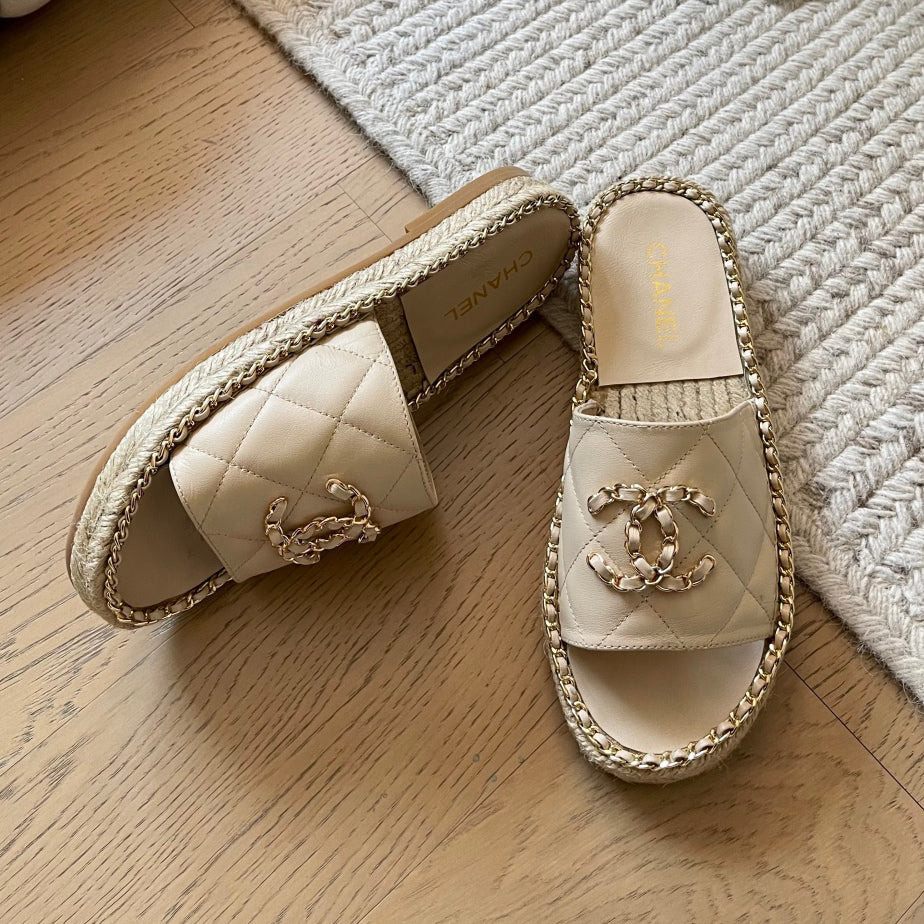 Luxury New Chain Flat Slippers 1025031912