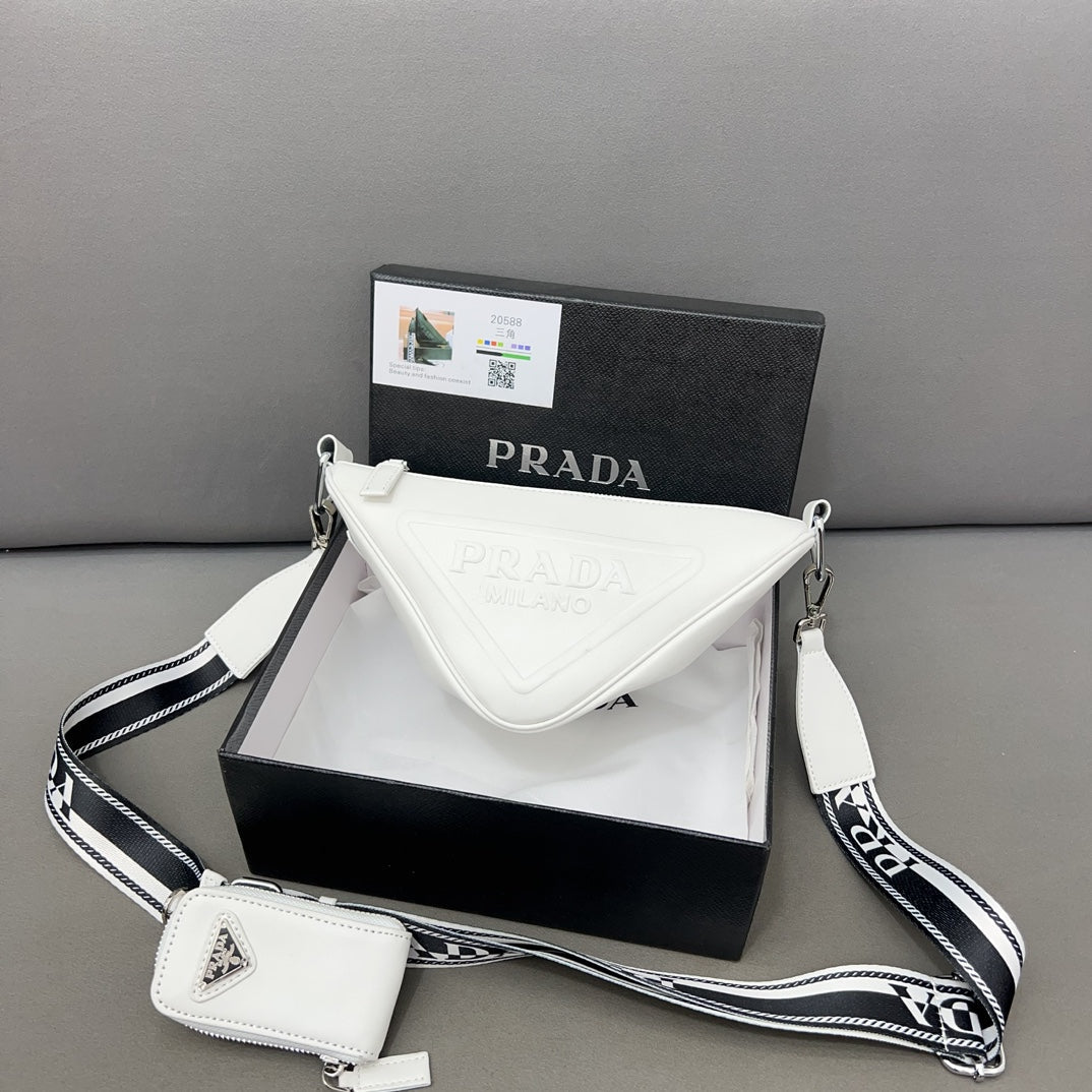 Shoulder triangle bag 1824041112