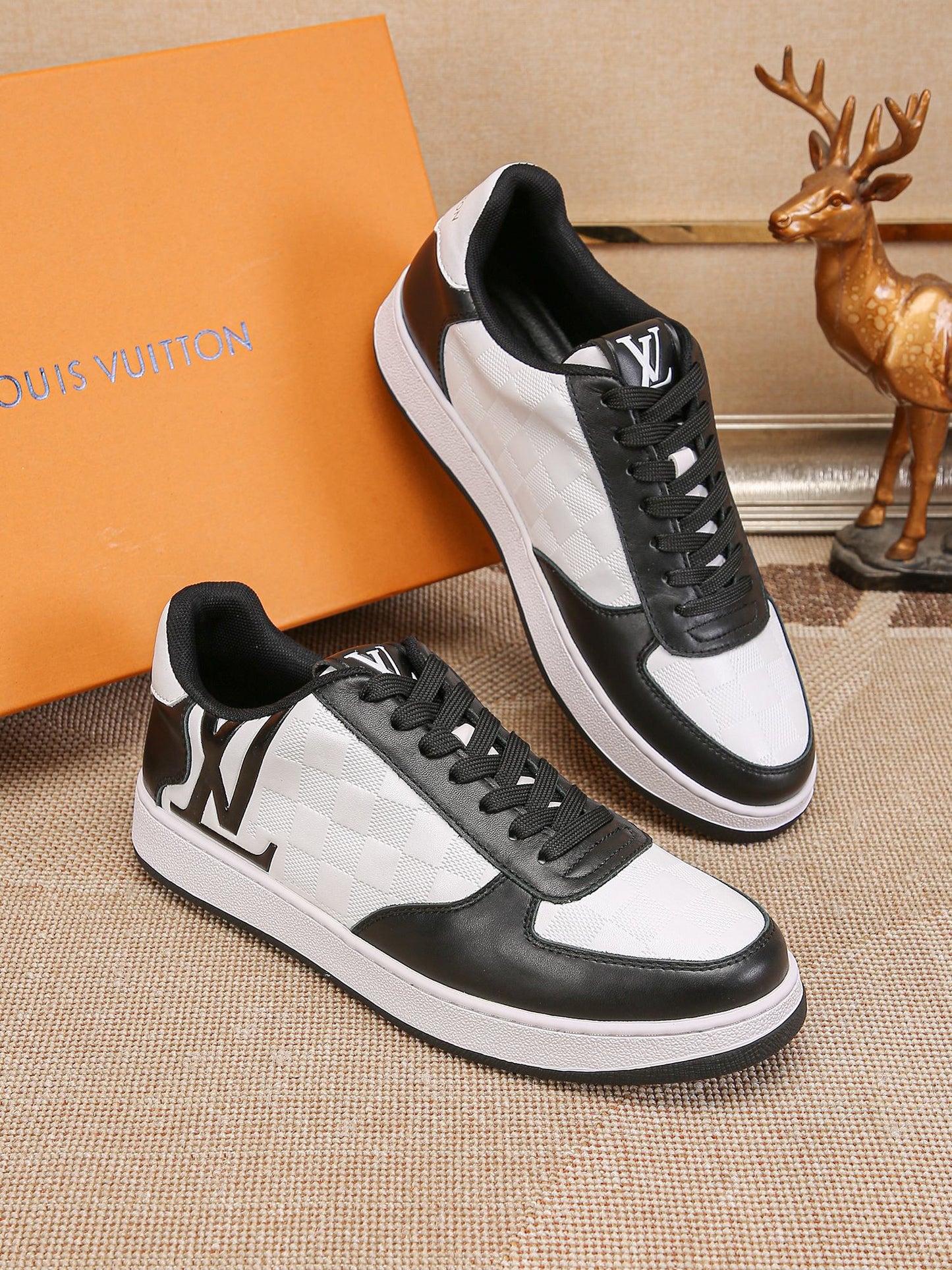 LV sneaker 1825052103
