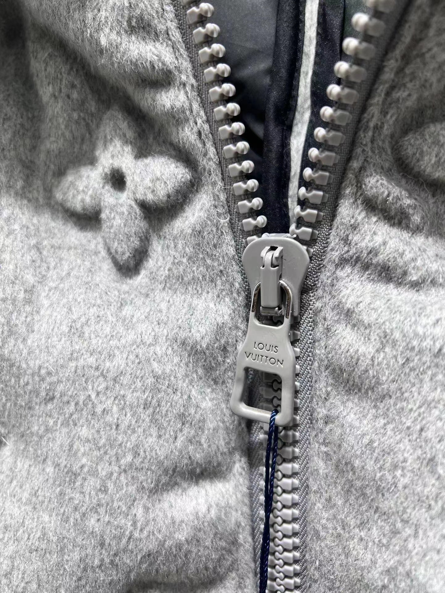 New Fashion Suit Jacket Embossing Process Down Jacket 02