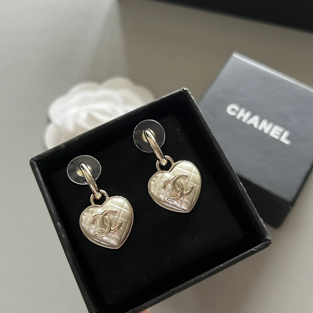 New Enamel Earrings With Heart-shaped Earrings 1024010312