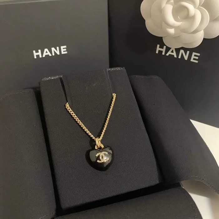 Simple and versatile love shaped pendant PD10051123