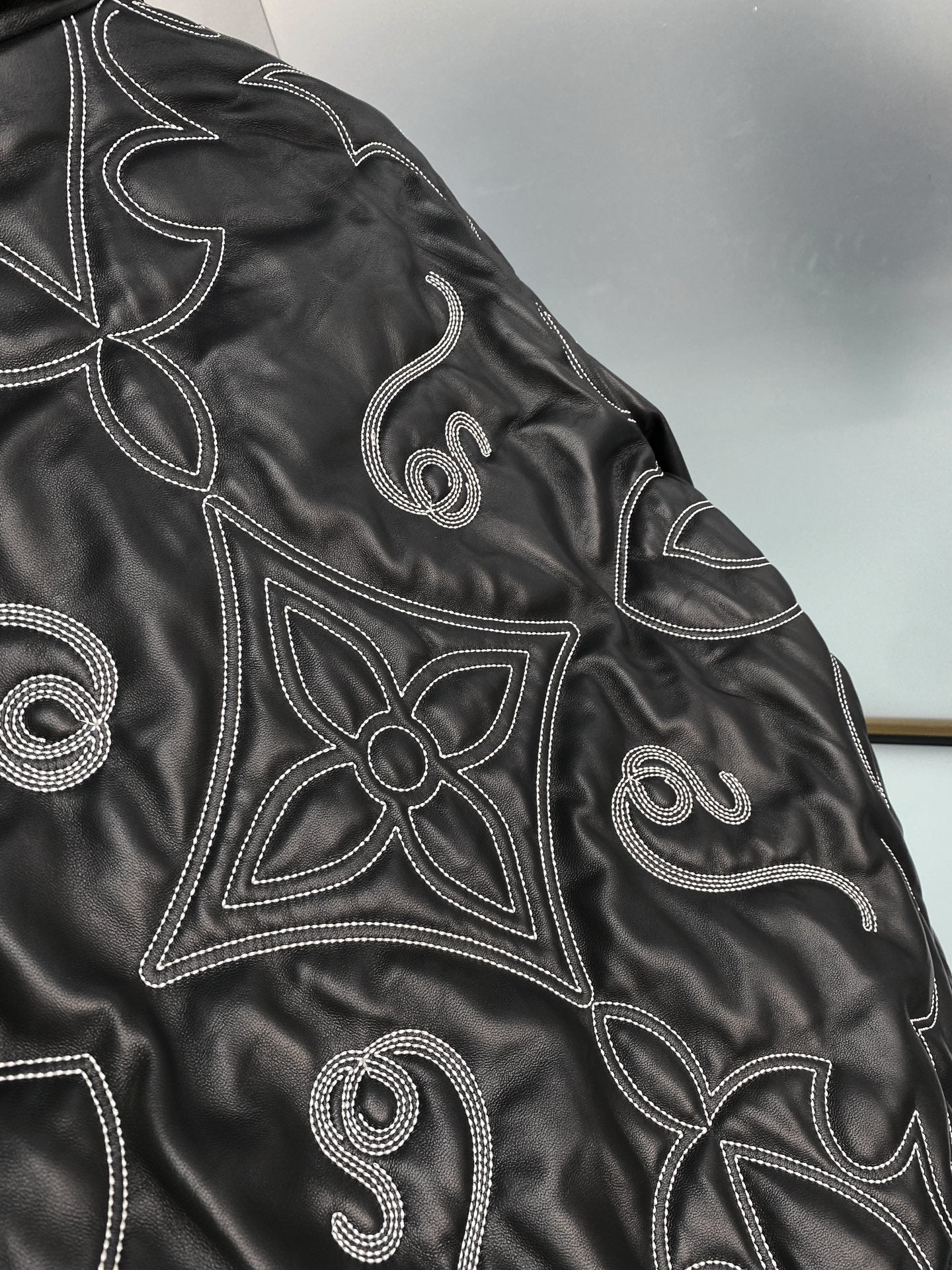 LV Fall/Winter 24 bomber jacket 1824092903