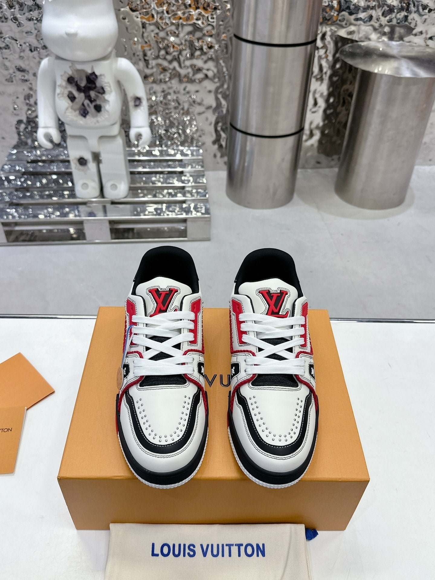 LV Trainer Sneaker 1825041702