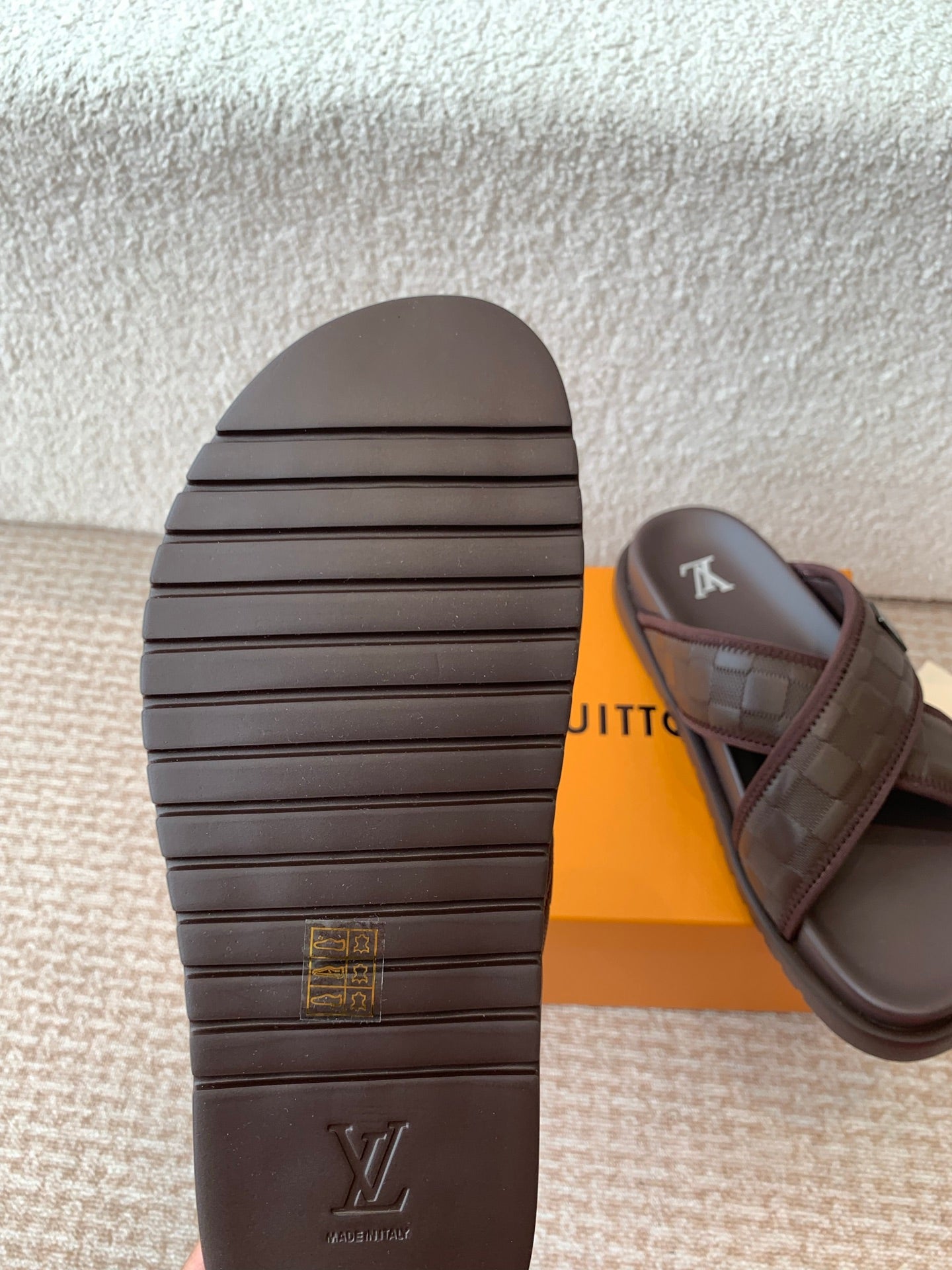 LV Beach slippers 1825052202