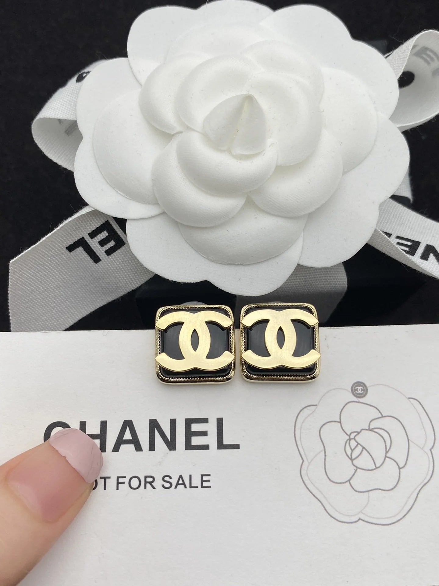 New Enamel Earrings With Heart-shaped Earrings 1024010312