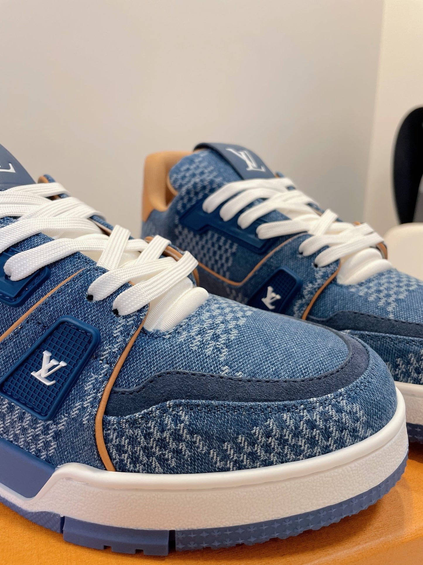 LV Trainer Sneaker 1824120912