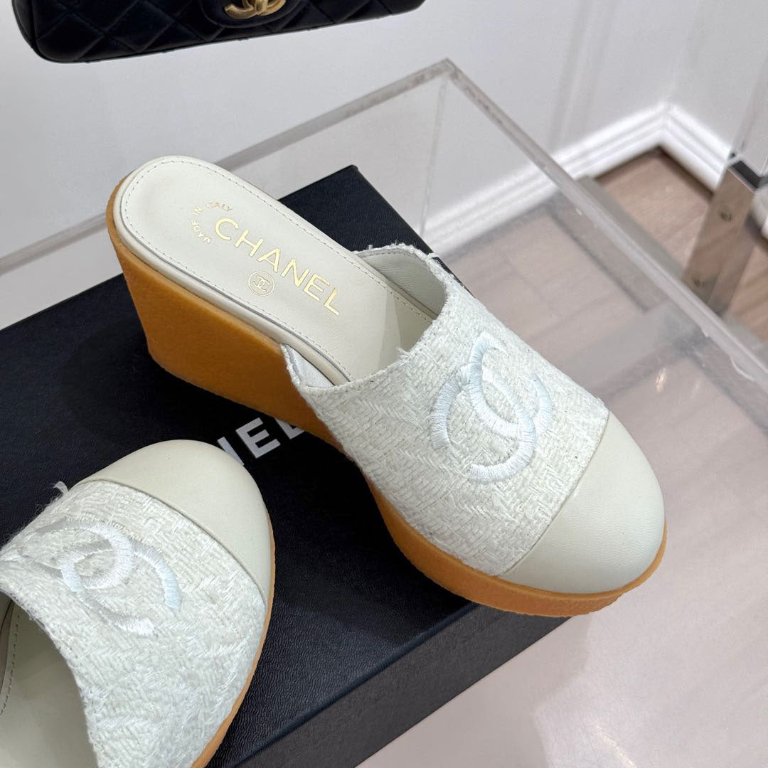 CH Chunky heel platform slippers 1825010703