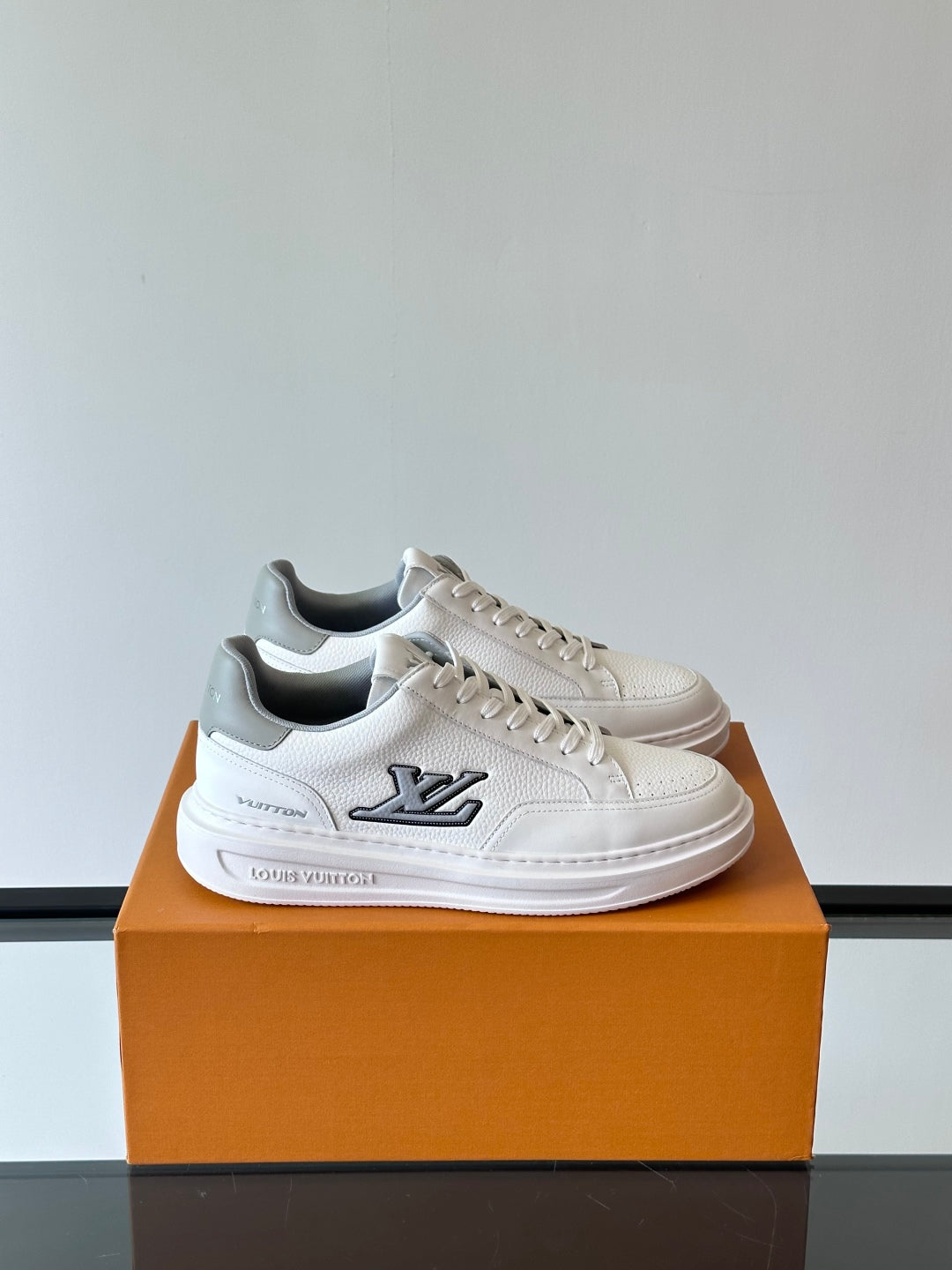 LV  Beverly Hills Sneaker 1825052108