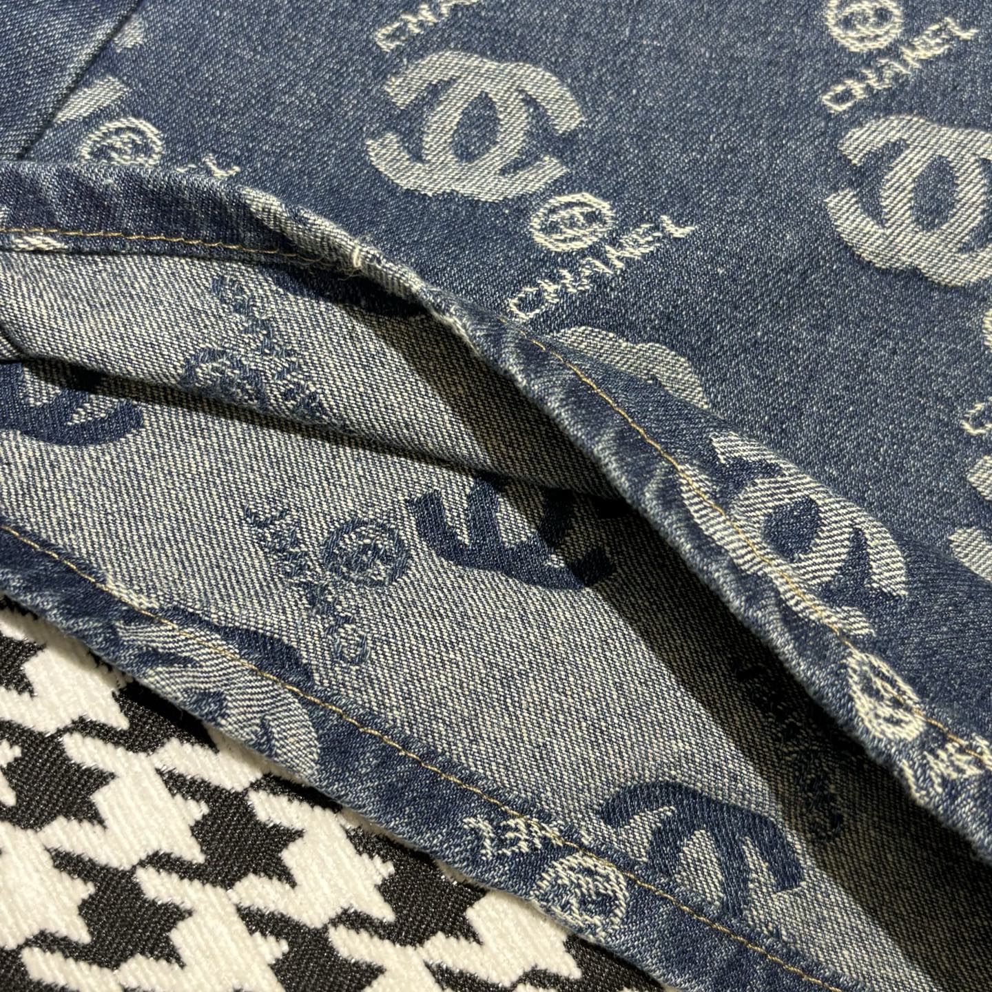 CH Denim shorts 1825031402