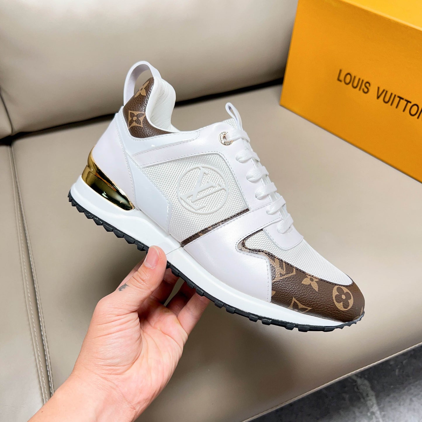 LV sneaker 1825052221