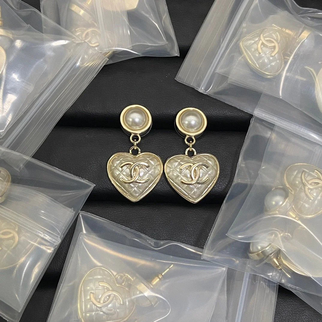 New Enamel Earrings With Heart-shaped Earrings 1024010312