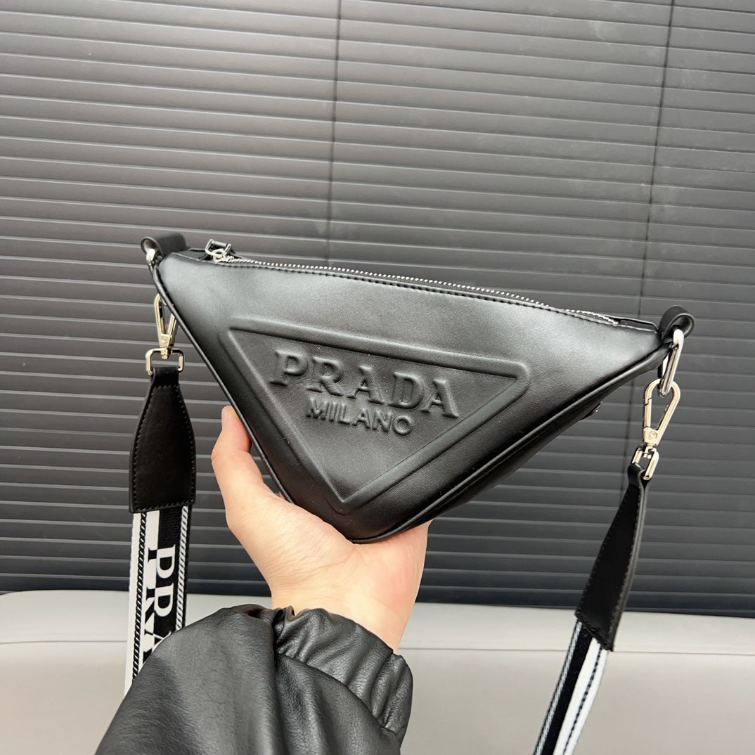 Shoulder triangle bag 1824041112
