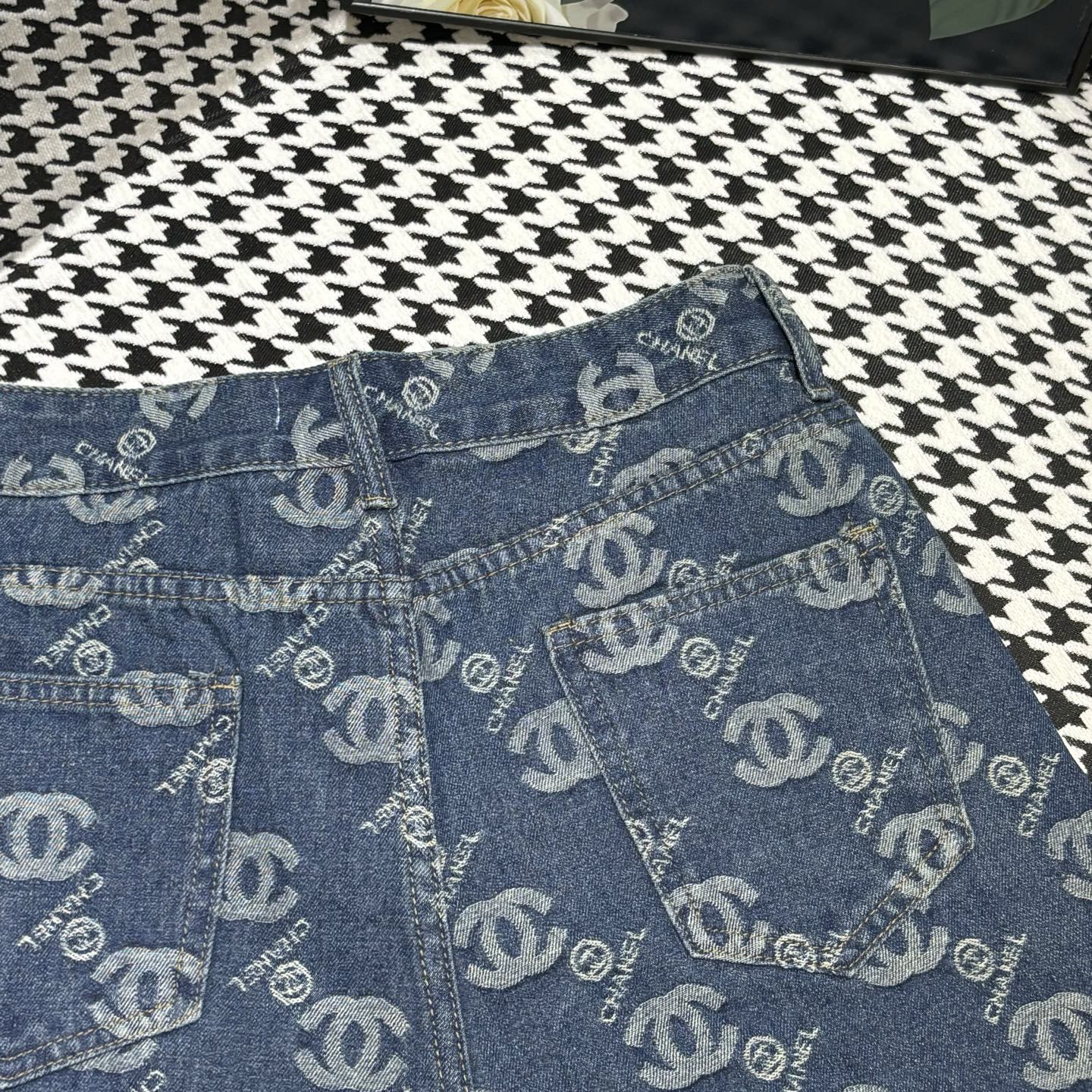 CH Denim shorts 1825031402