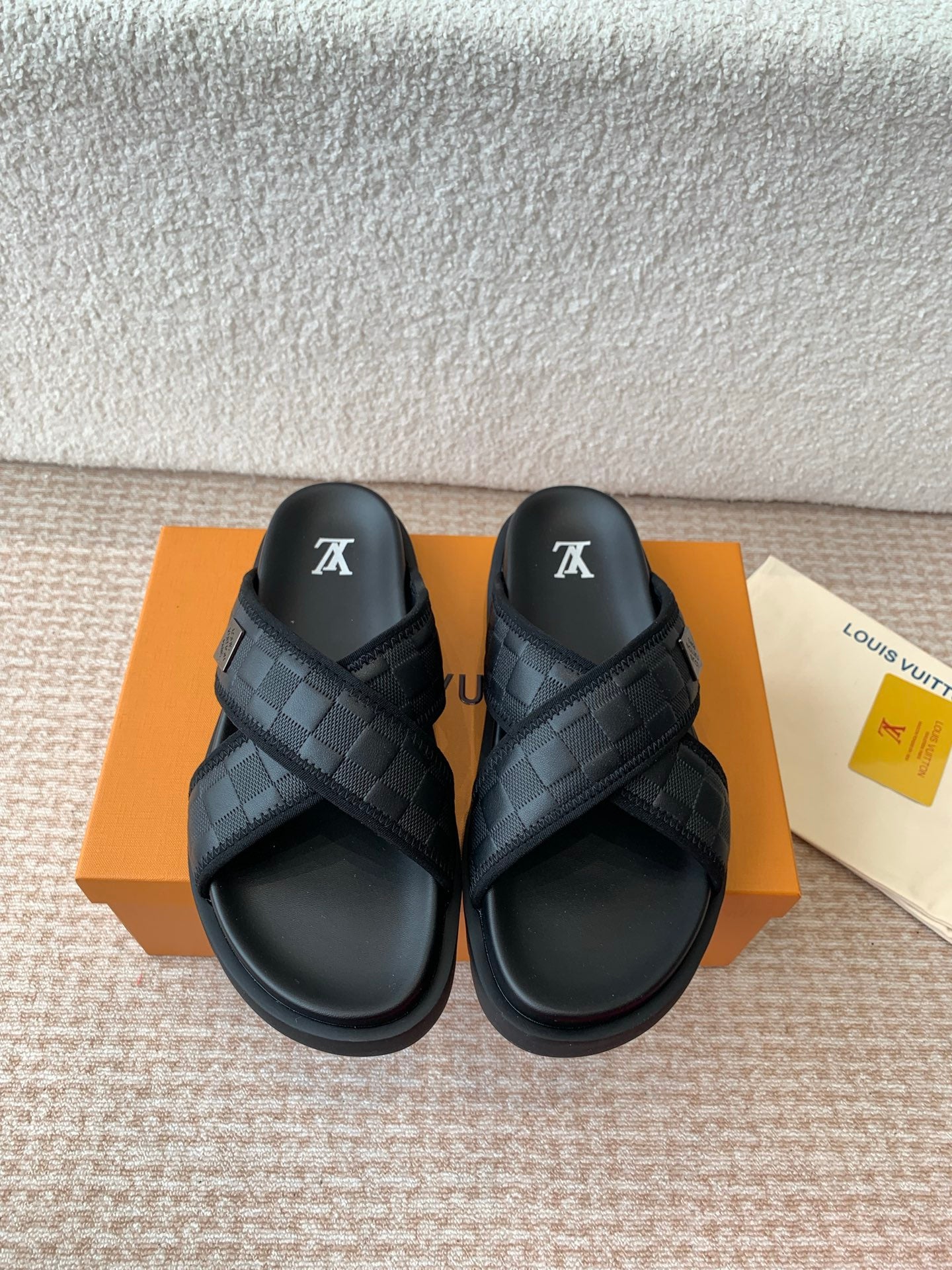 LV Beach slippers 1825052202