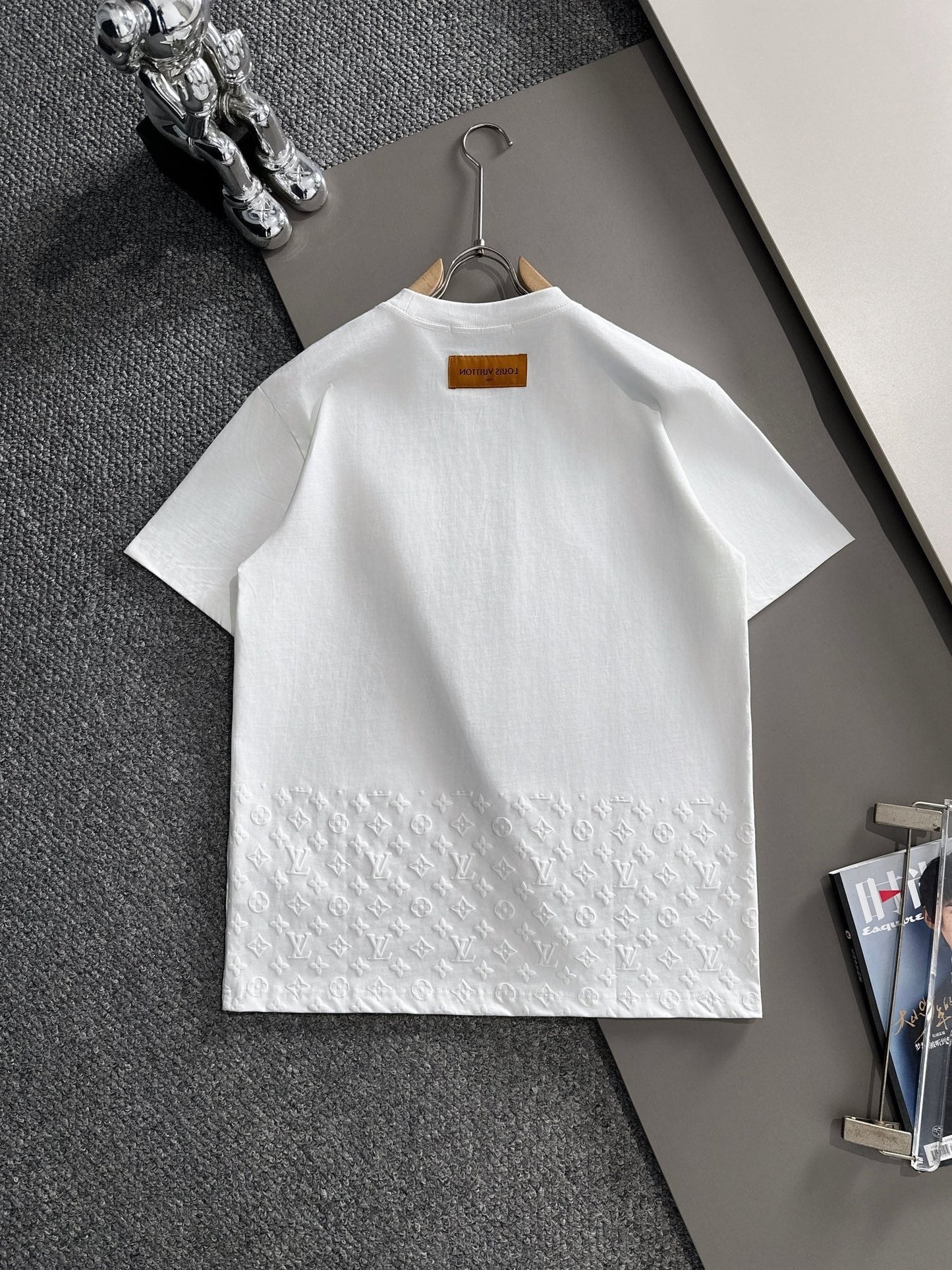 LV T-shirt with lettering on the hem 1825042503