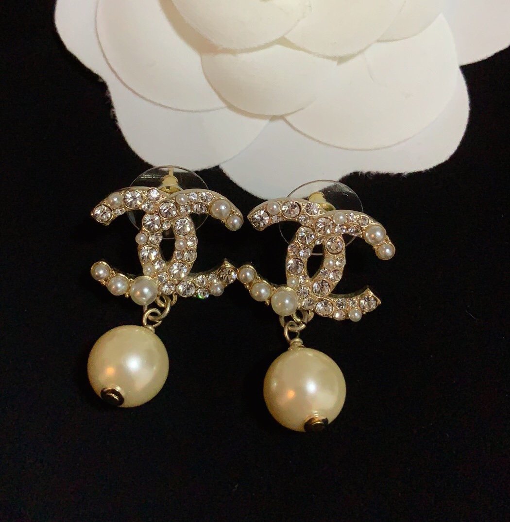 Pearl Pendant Earrings