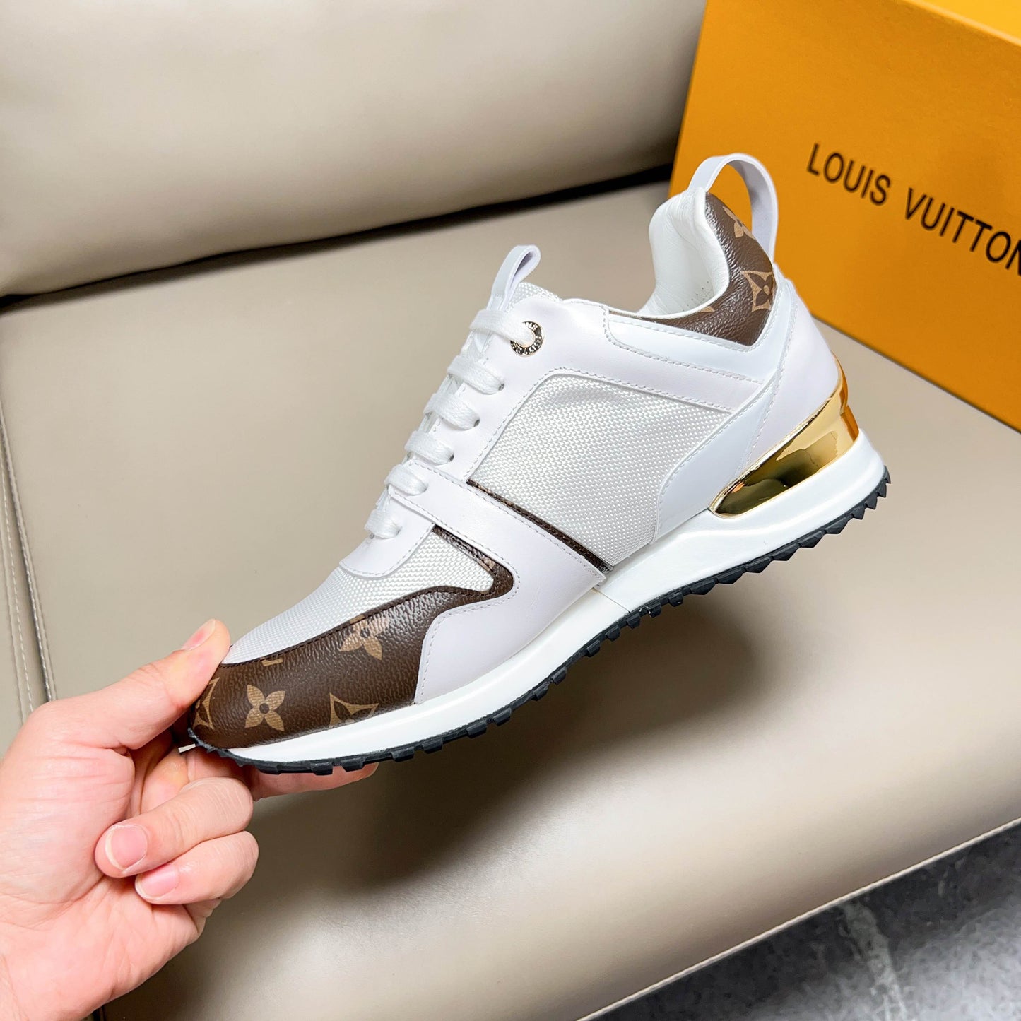 LV sneaker 1825052221