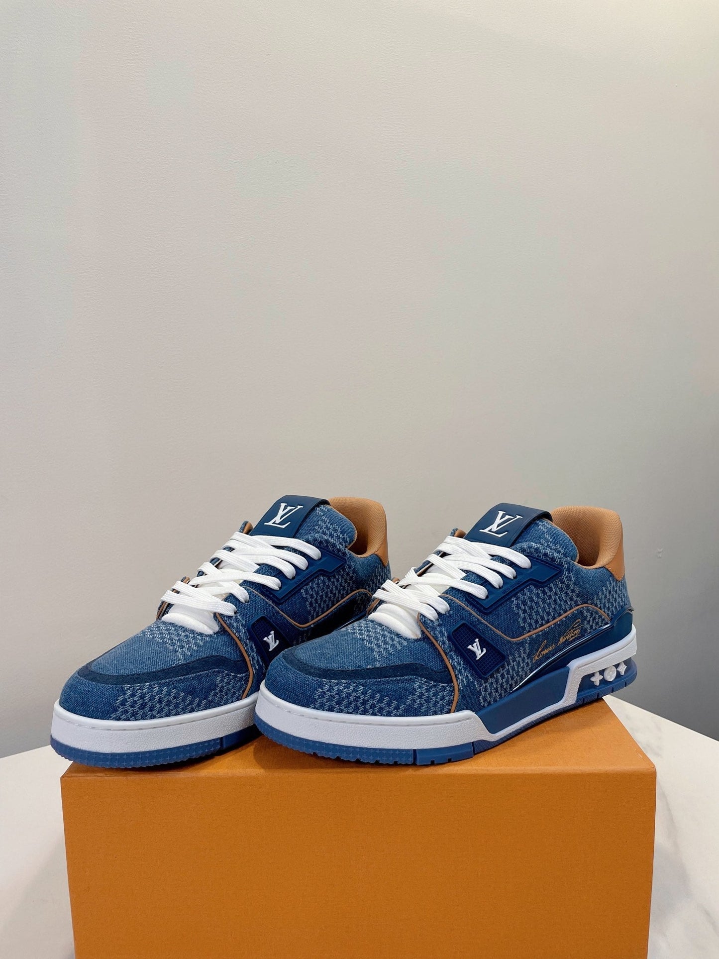 LV Trainer Sneaker 1824120912