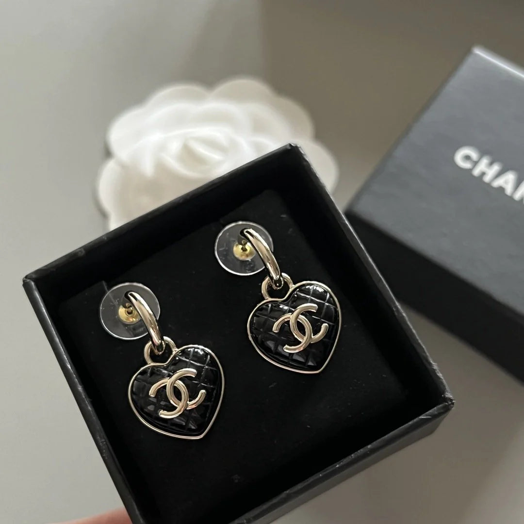 New Enamel Earrings With Heart-shaped Earrings 1024010312