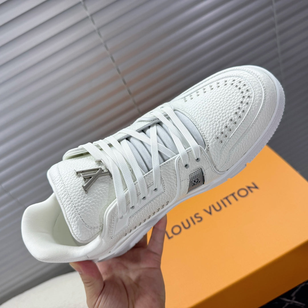 LV Trainer Sneaker 1824120913