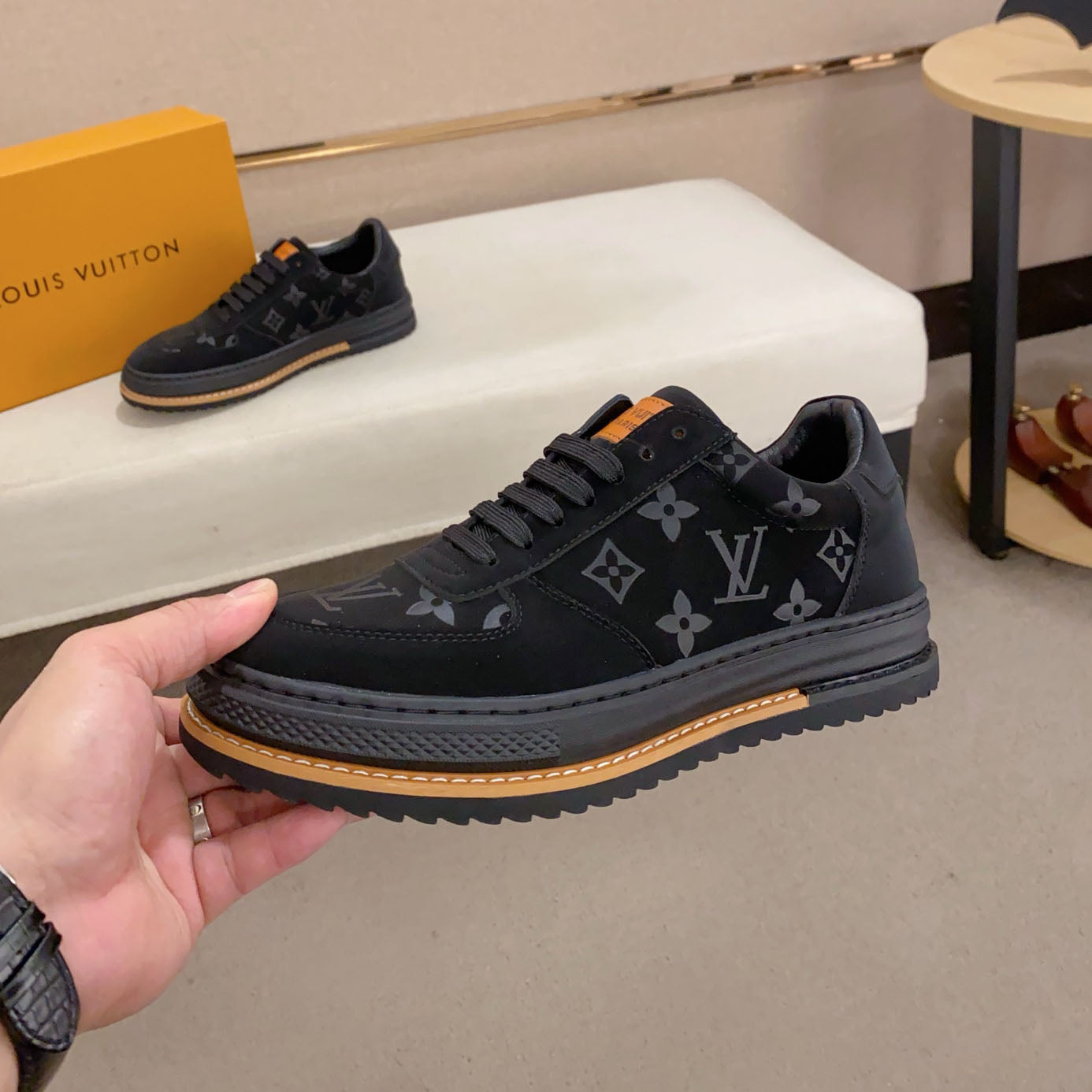 LV Sneaker 1825030301