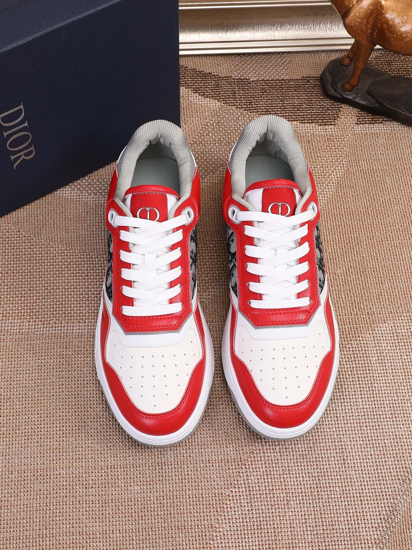 CD B27 Low Top Oblique Sneaker 1825052703